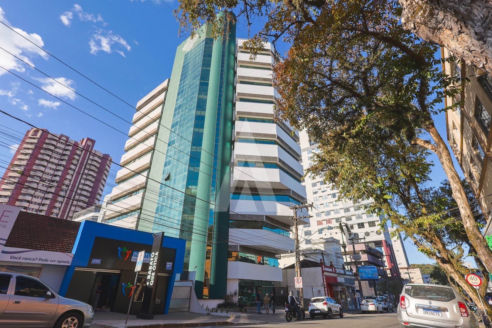 Imóvel Comercial com 240m de área privada, com 9 salas, localizado no Centro de Joinville - SC. - foto 1