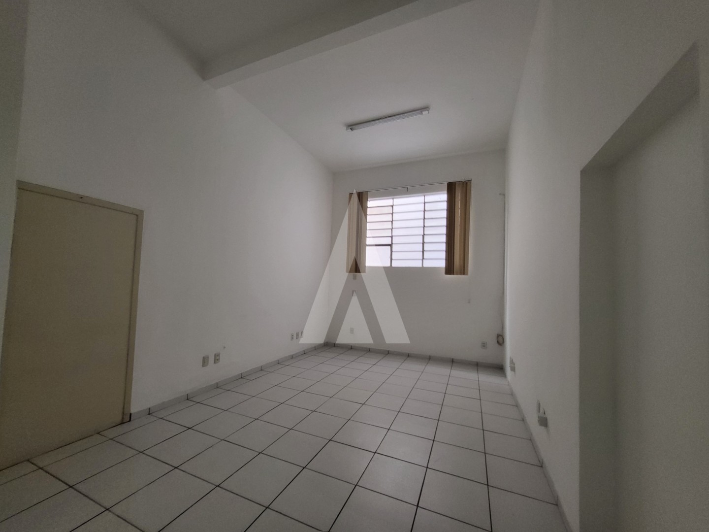 Sala Comercial com 30m de área privativa, localizada no Centro de Joinville - SC. — foto 6