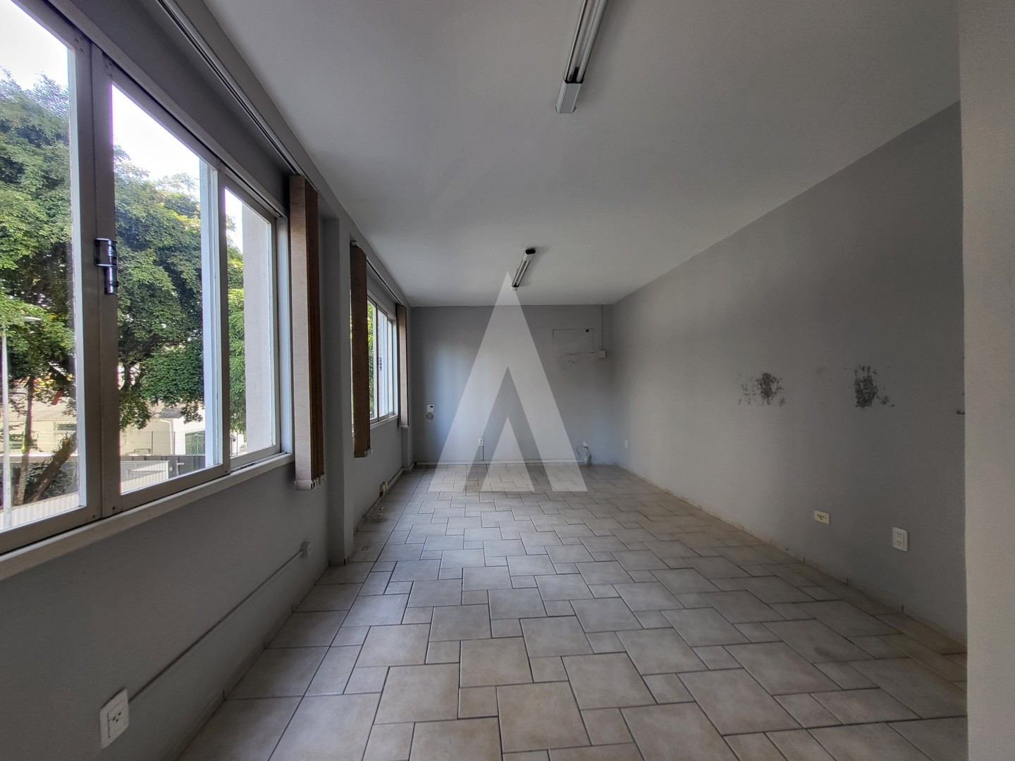 Sala Comercial com 30m de área privativa, localizada em Joinville - SC. — foto 3