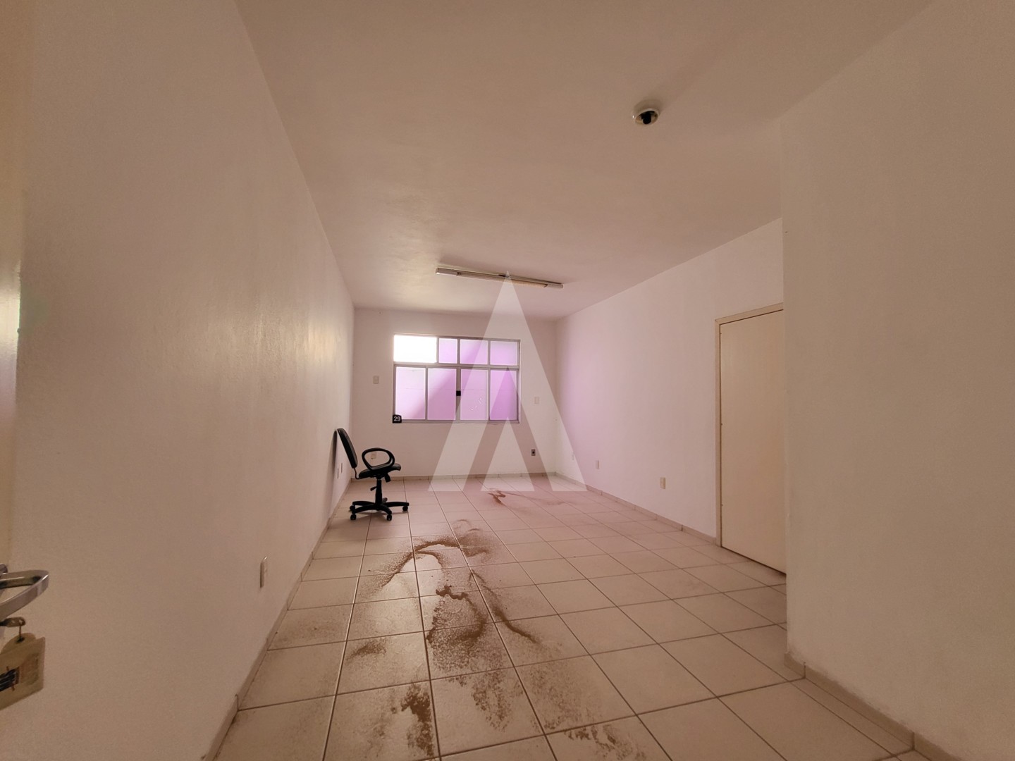 Sala Comercial com 30m de área privativa, localizada em Joinville - SC. — foto 3