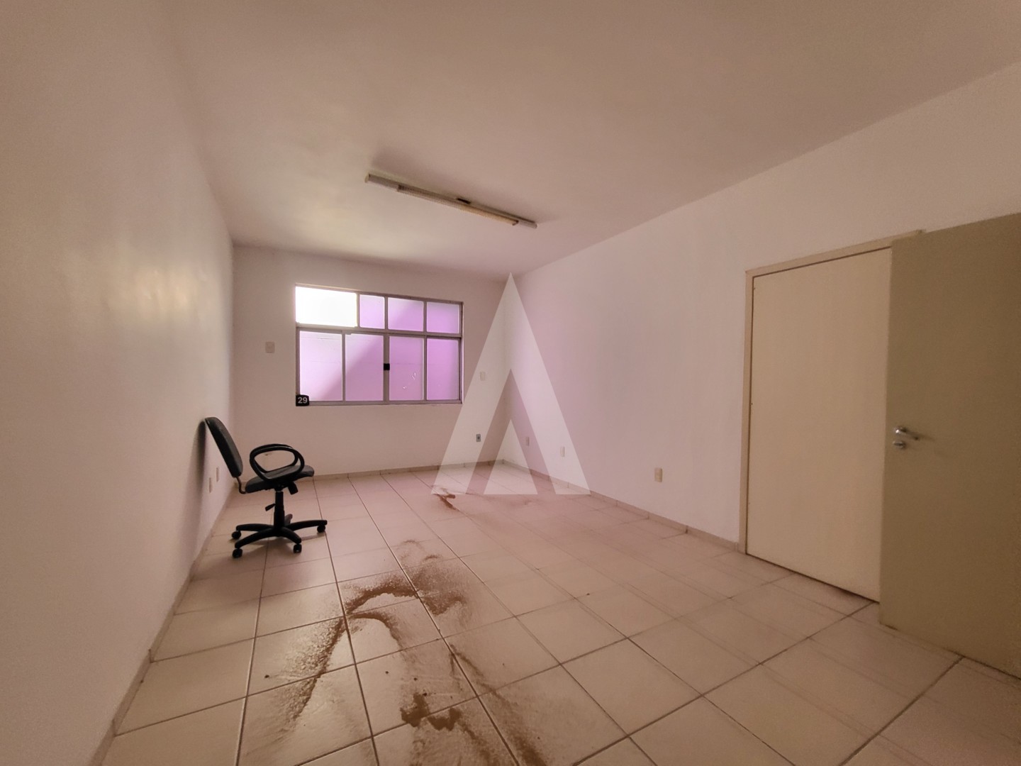 Sala Comercial com 30m de área privativa, localizada em Joinville - SC. — foto 4