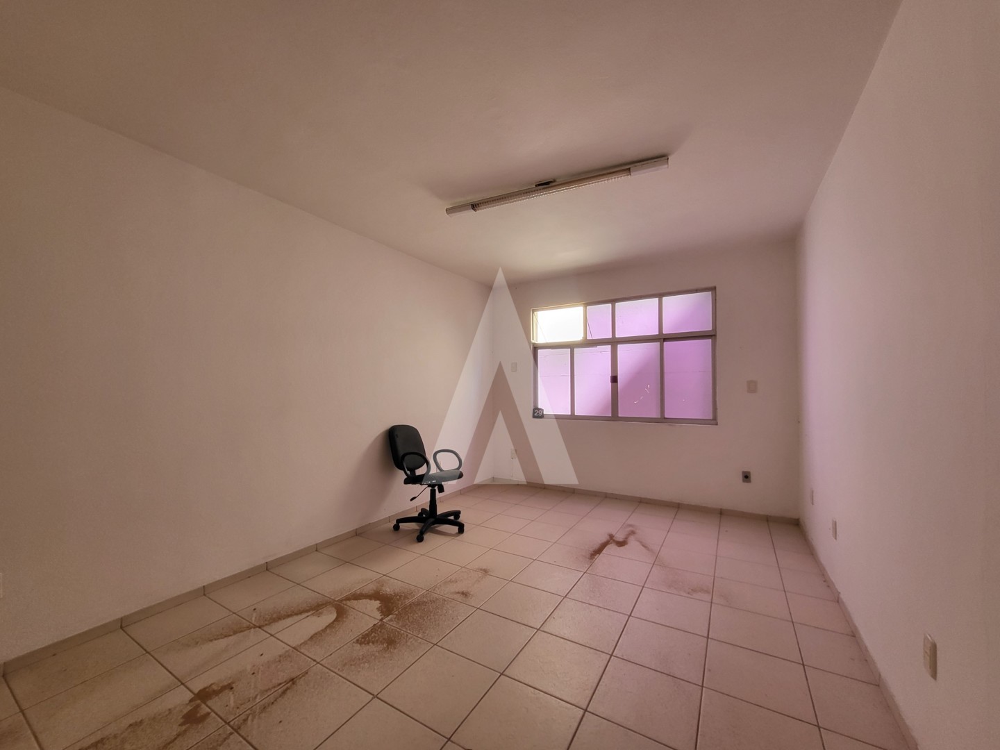 Sala Comercial com 30m de área privativa, localizada em Joinville - SC. — foto 5