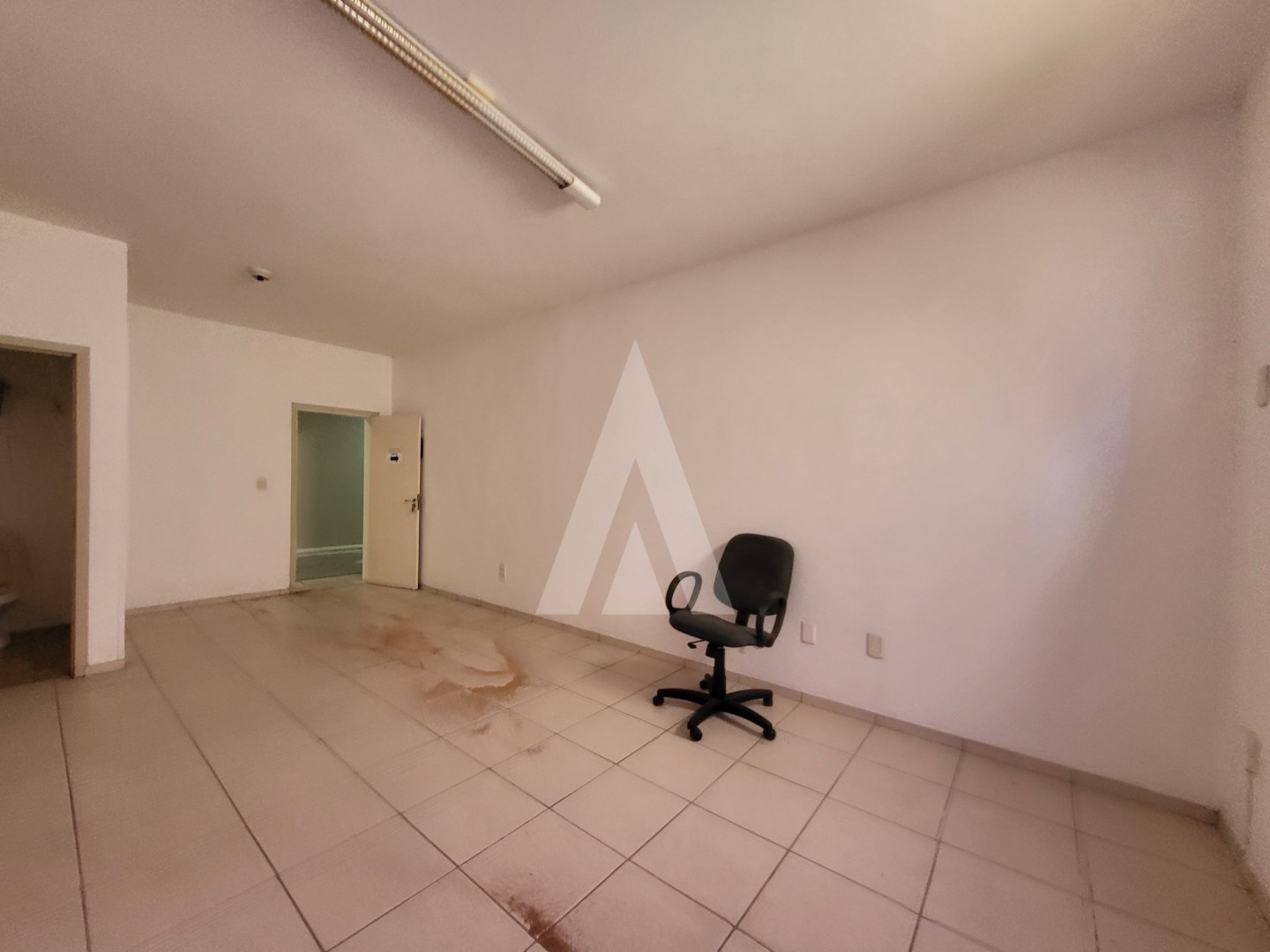 Sala Comercial com 30m de área privativa, localizada em Joinville - SC. — foto 6