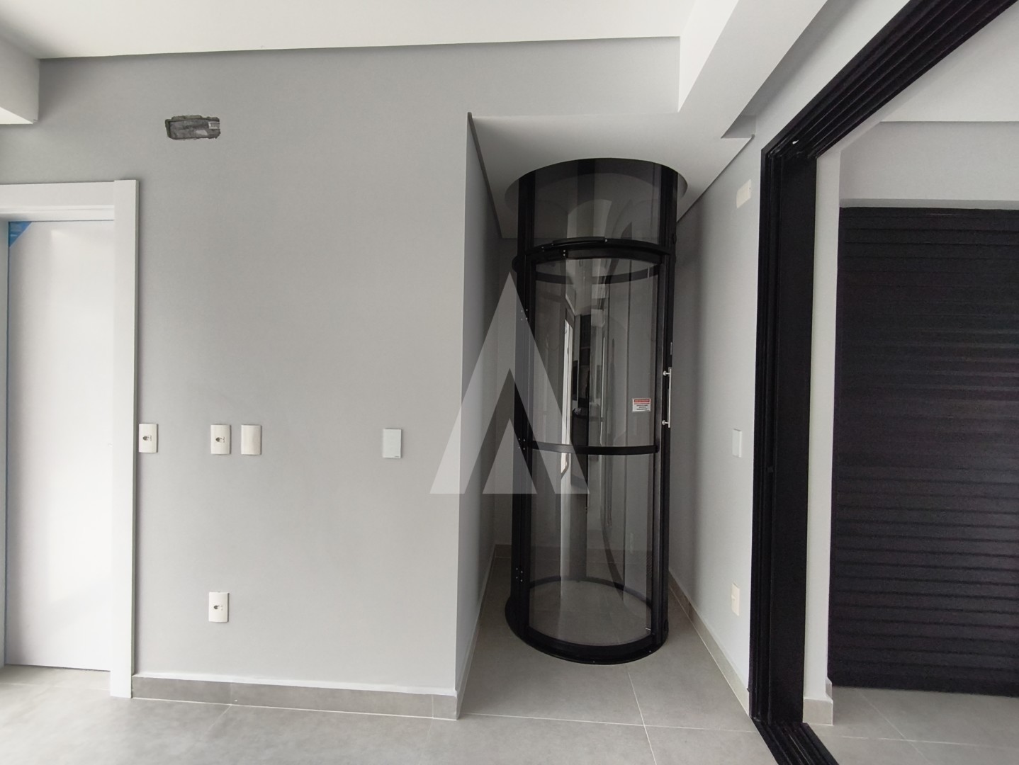 GEMINADO TRIPLEX, 03 SUÍTES, SEMIMOBILIADO, PISCINA, BAIRRO GLÓRIA — foto 7