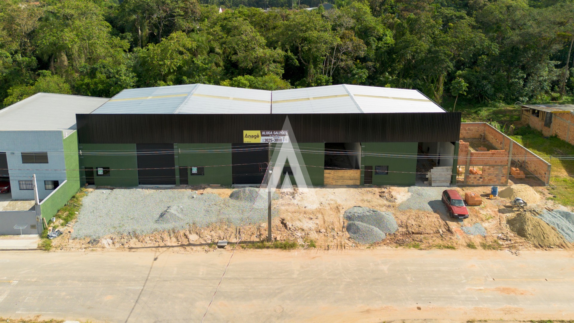 Galpão em Araquari com 240m total e 150m de construção - foto 1