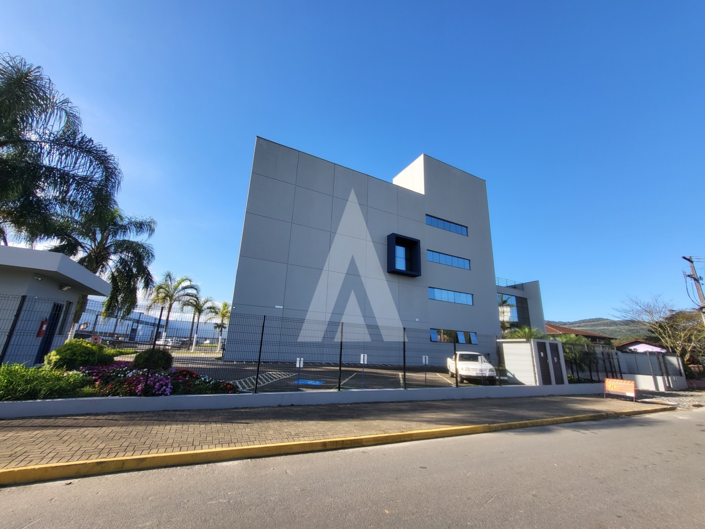 Sala comercial com na Zona Industrial Norte, Joinville, com 449,97m. — foto 4