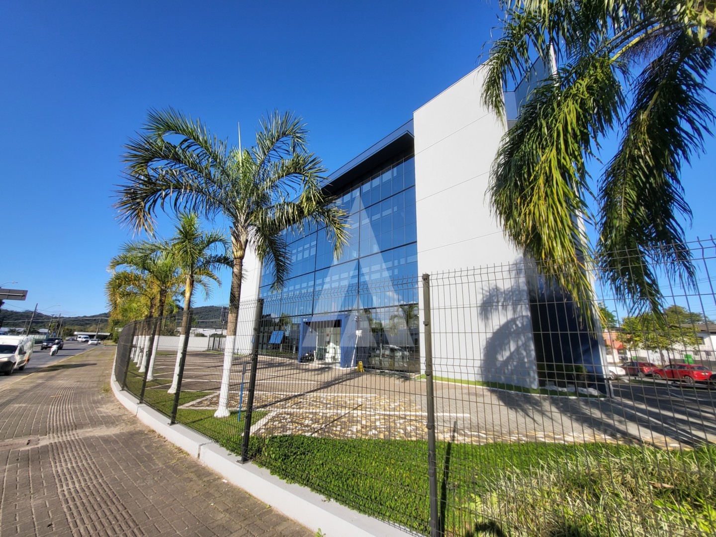 Sala comercial com na Zona Industrial Norte, Joinville, com 449,97m. — foto 2