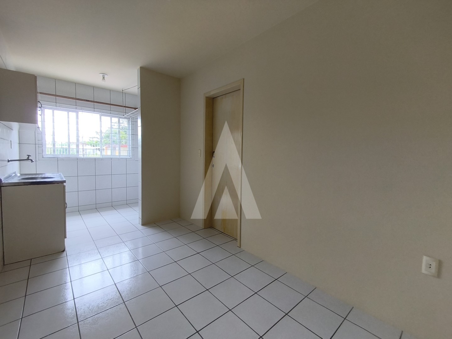 Apartamento no Santo Antônio com 1 quarto, cozinha com armário e 1 vaga de garagem individual coberta. — foto 2