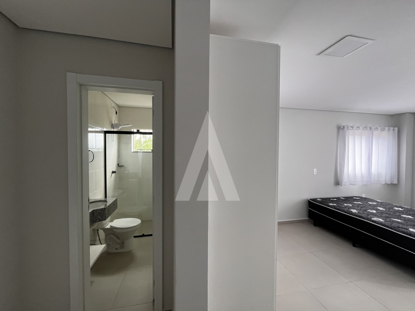 Apartamento tipo studio com 1 quarto e cozinha com armários planejados no bairro Bom Retiro. — foto 3