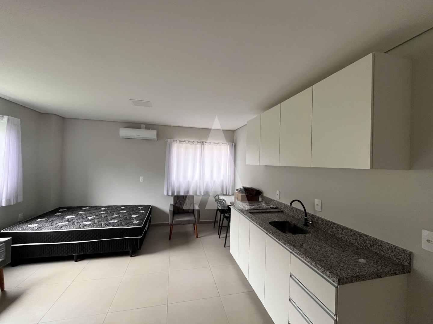 Apartamento studio, mobiliado, 1 dormitório, cozinha e bwc. — foto 5