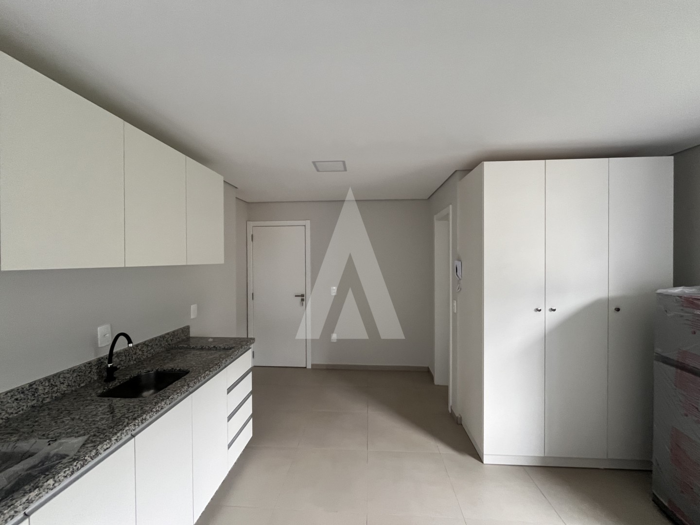 Apartamento studio, mobiliado, 1 dormitório, cozinha e bwc. — foto 6