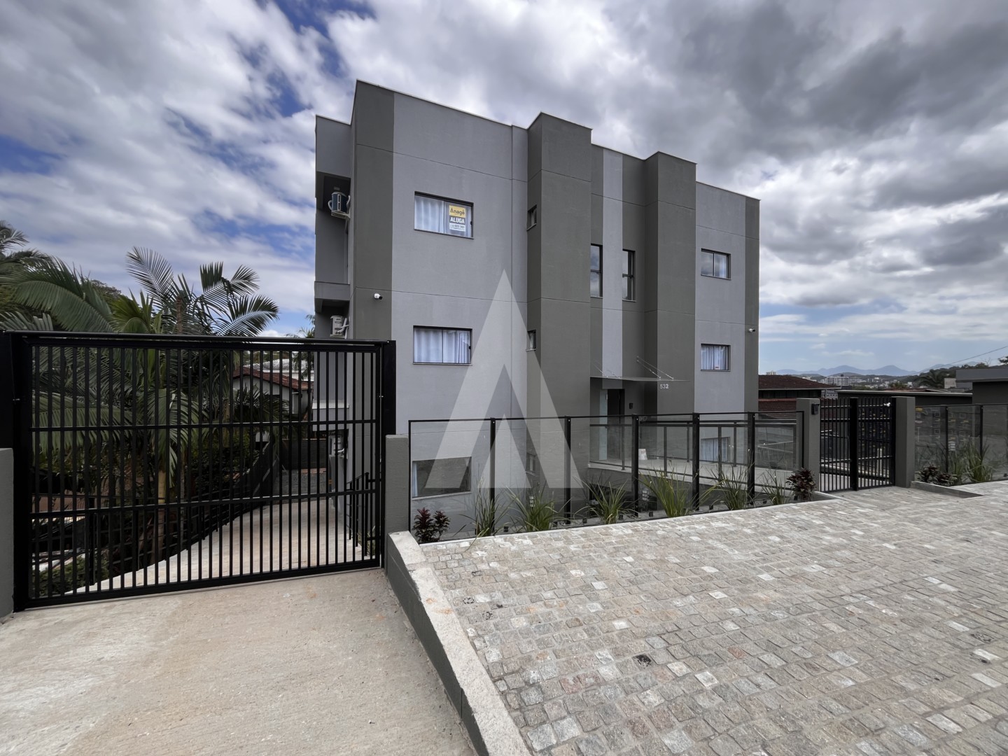 Apartamento studio, mobiliado, 1 dormitório, cozinha e bwc. - foto 1