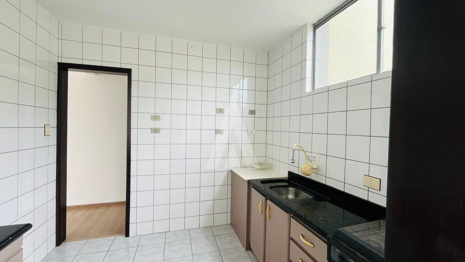 Apartamento com 3 quartos, armários na cozinha e 01 vaga de garagem. — foto 5