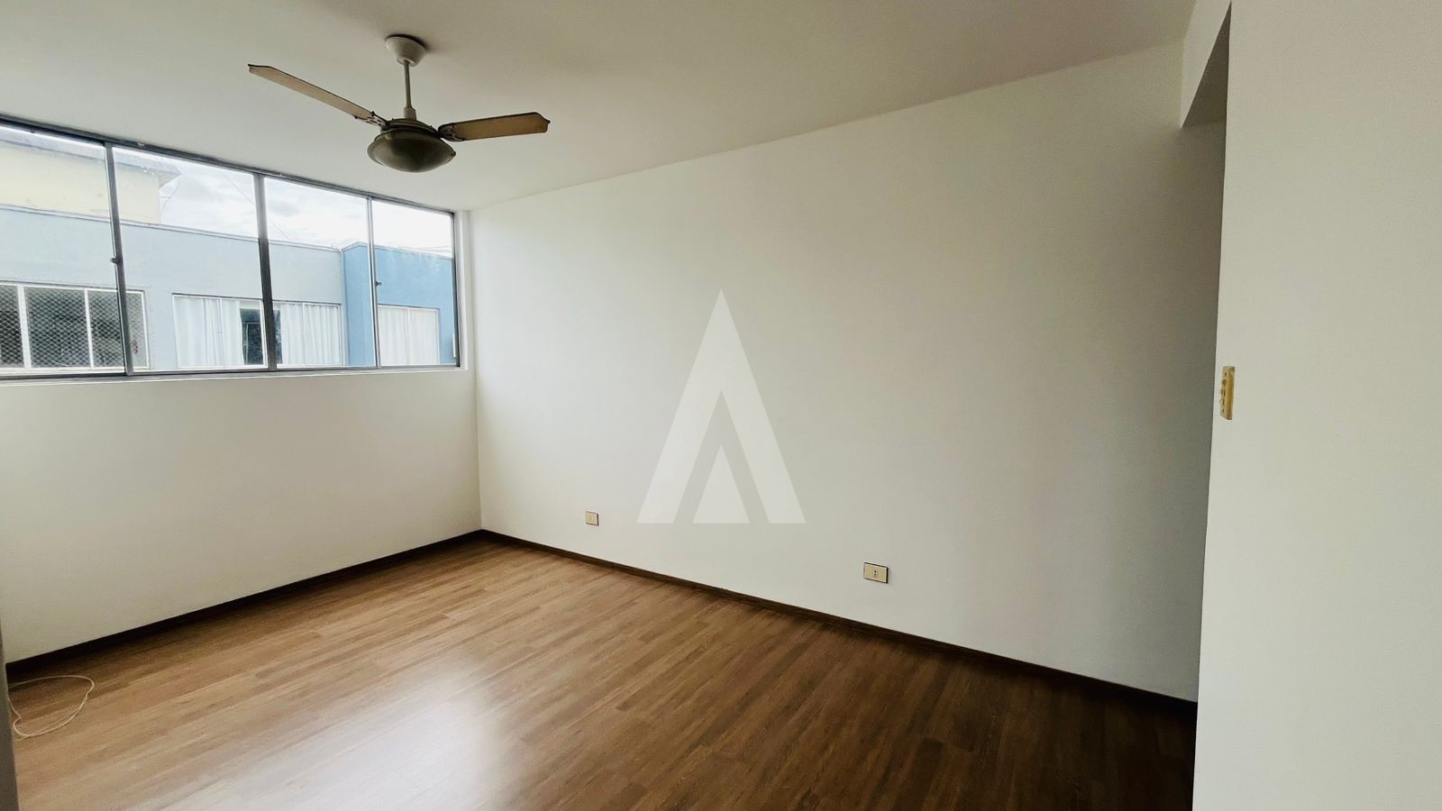 Apartamento com 3 quartos, armários na cozinha e 01 vaga de garagem. — foto 3