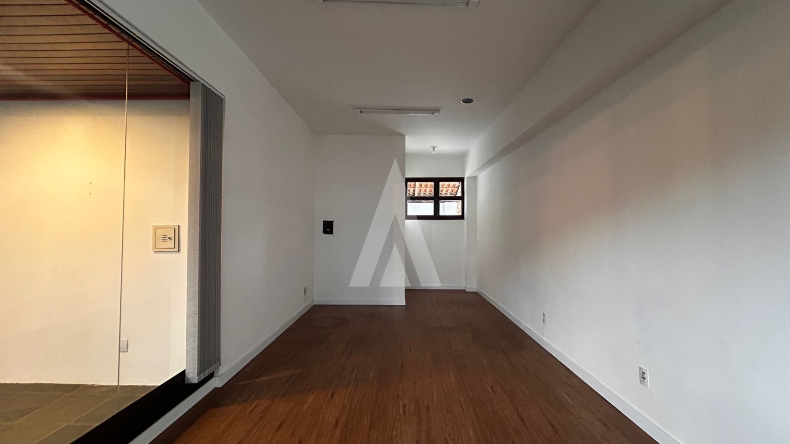 Sala comercial com cerca de 57m no bairro Centro. — foto 5