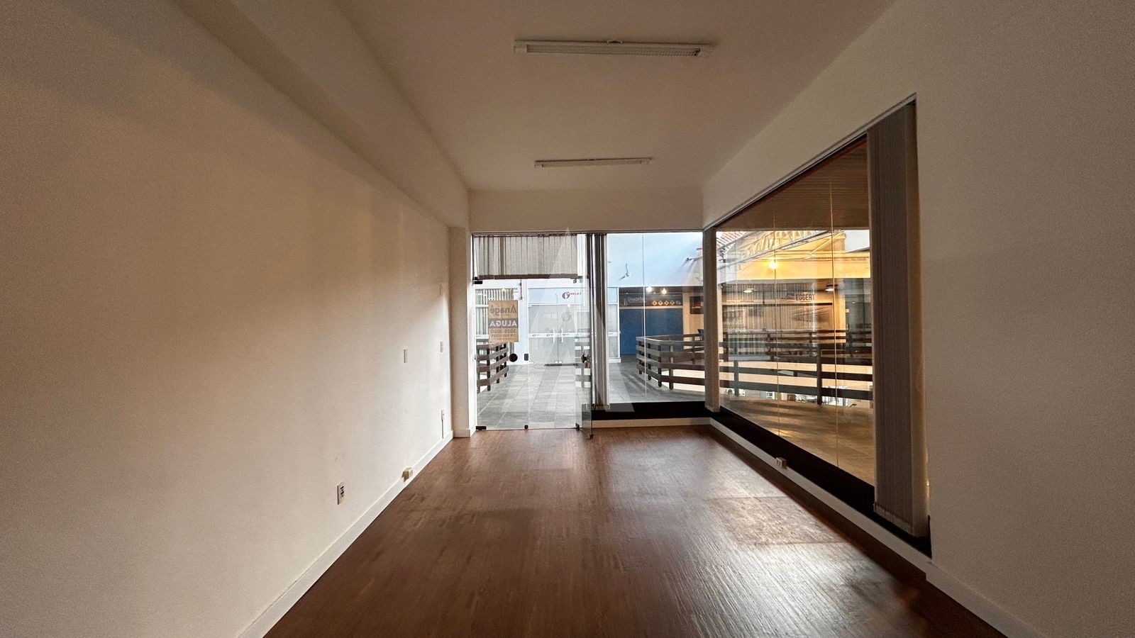 Sala comercial com cerca de 57m no bairro Centro. — foto 6