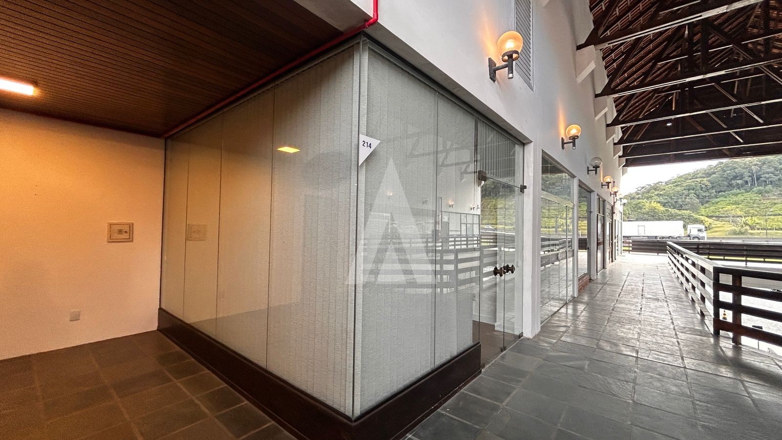 Sala comercial com cerca de 57m no bairro Centro. - foto 1