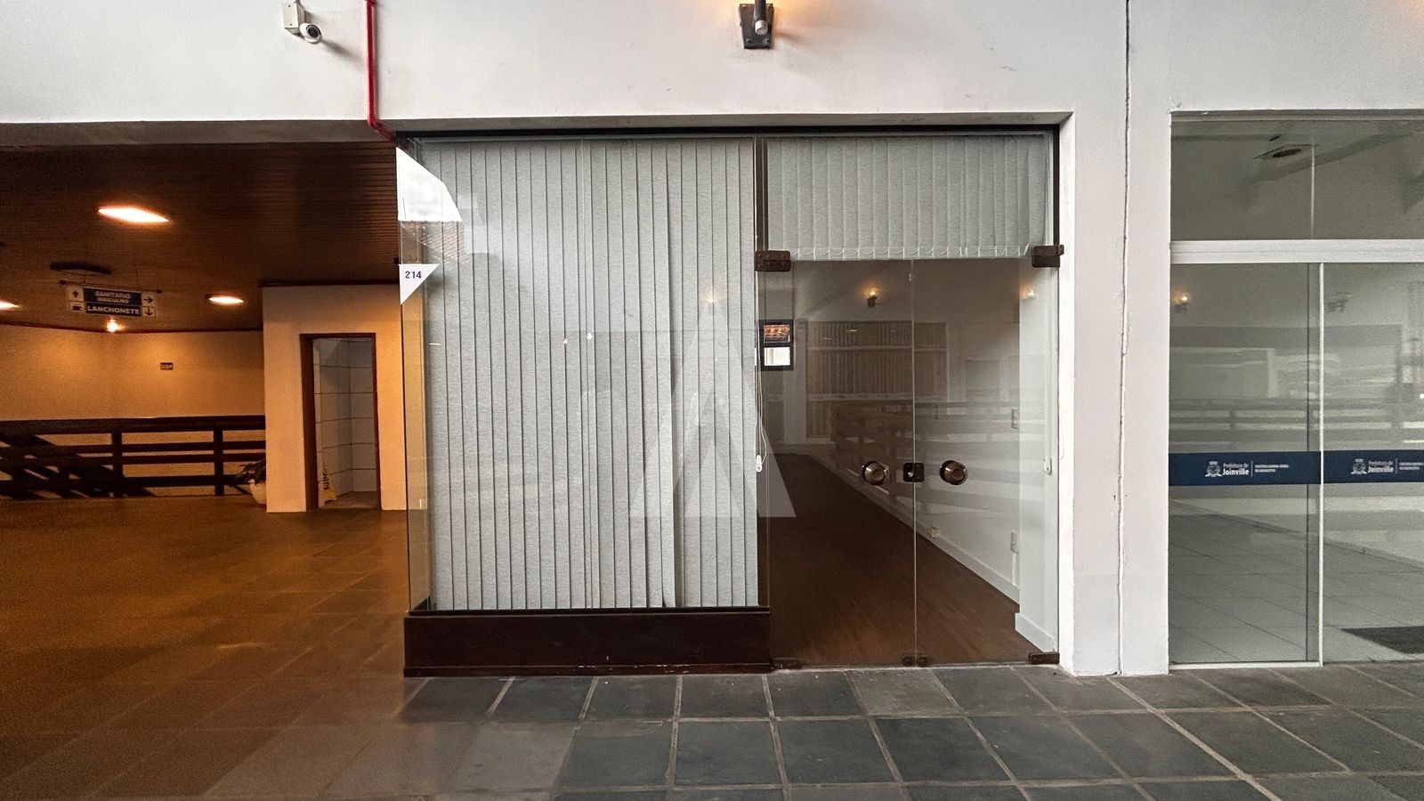 Sala comercial com cerca de 57m no bairro Centro. — foto 2