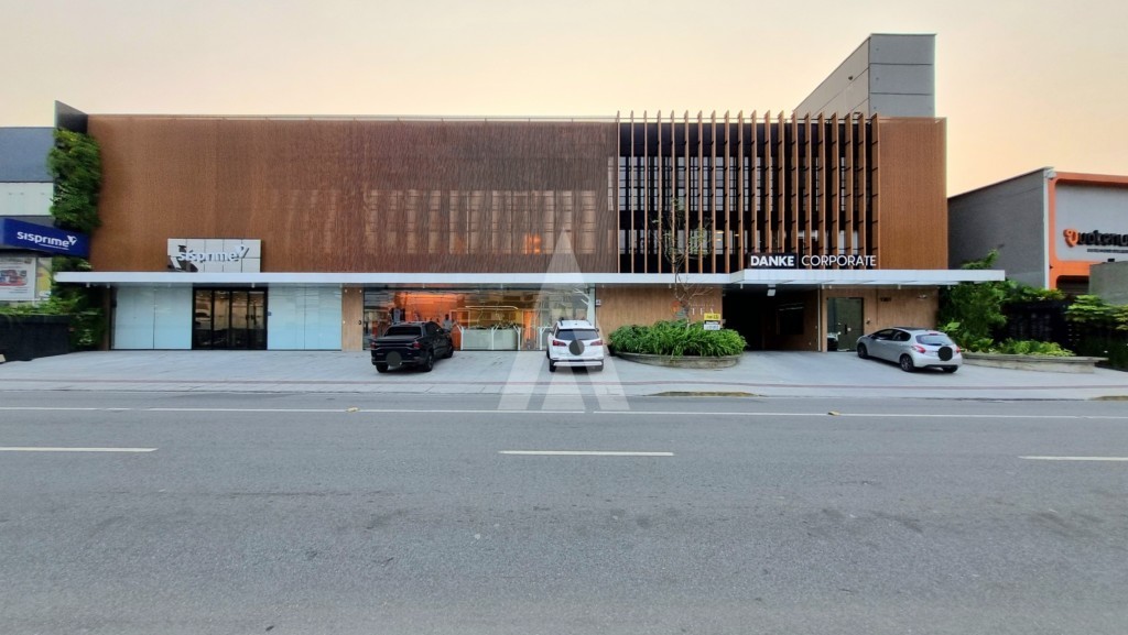 Sala com elevador, 88 m no bairro América em Joinville, com estacionamento. - foto 1
