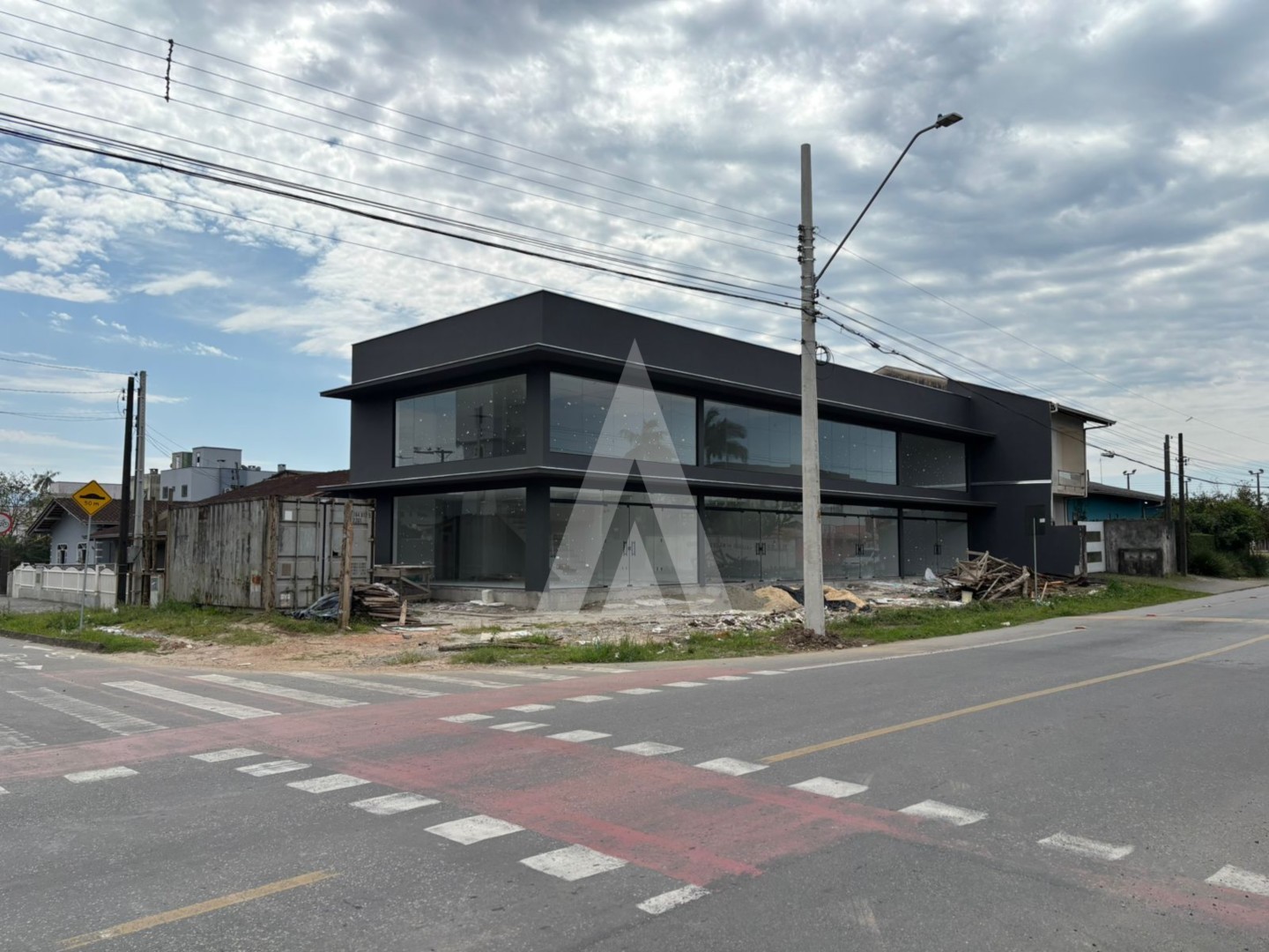 LOJA COM MEZANINO NOVA NO AVENTUREIRO — foto 5