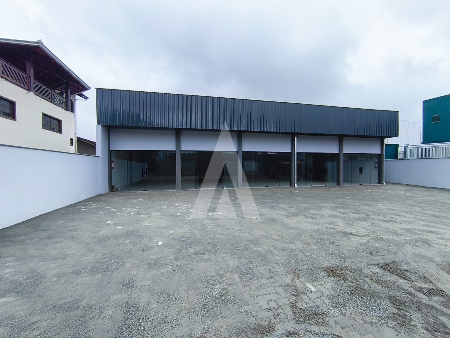 LOJA NOVA COM 165 M COM ESTACIONAMENTO PARA 10 CARROS NO NOVA BRASILIA - foto 1