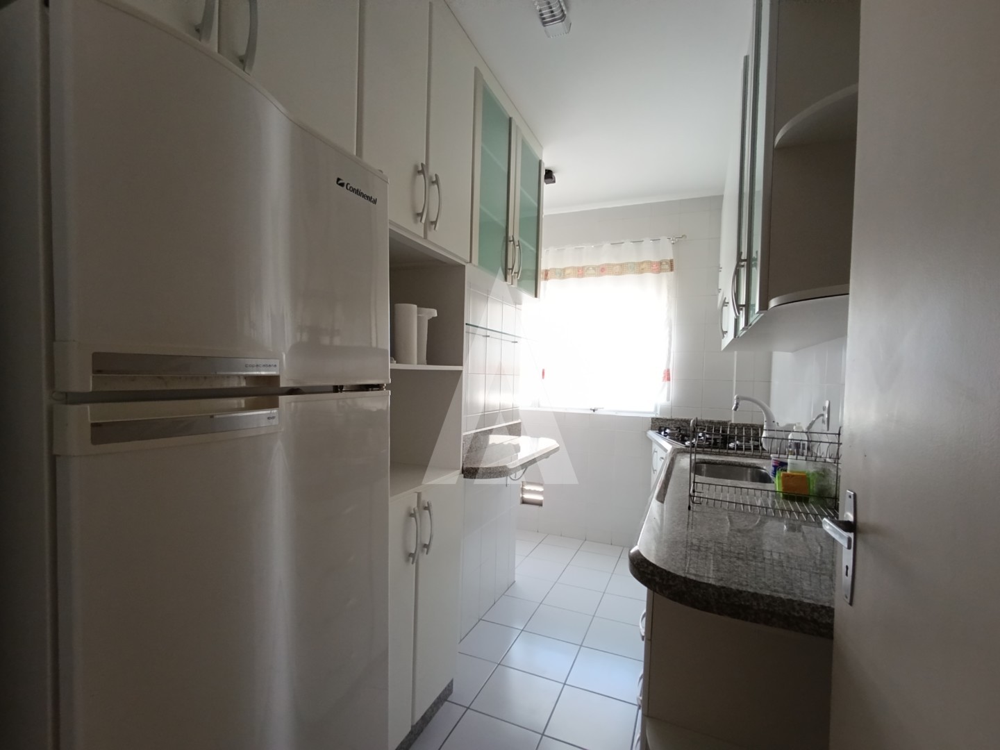 Apartamento mobiliado no bairro Saguaçu, com 2 quartos e 1 vaga de garagem coberta. — foto 3