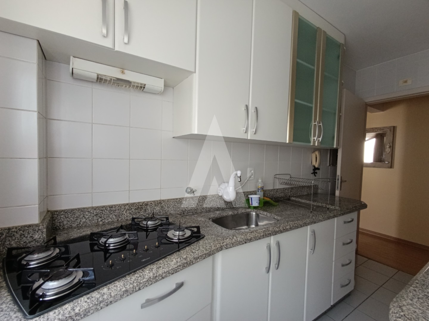 Apartamento mobiliado no bairro Saguaçu, com 2 quartos e 1 vaga de garagem coberta. — foto 4