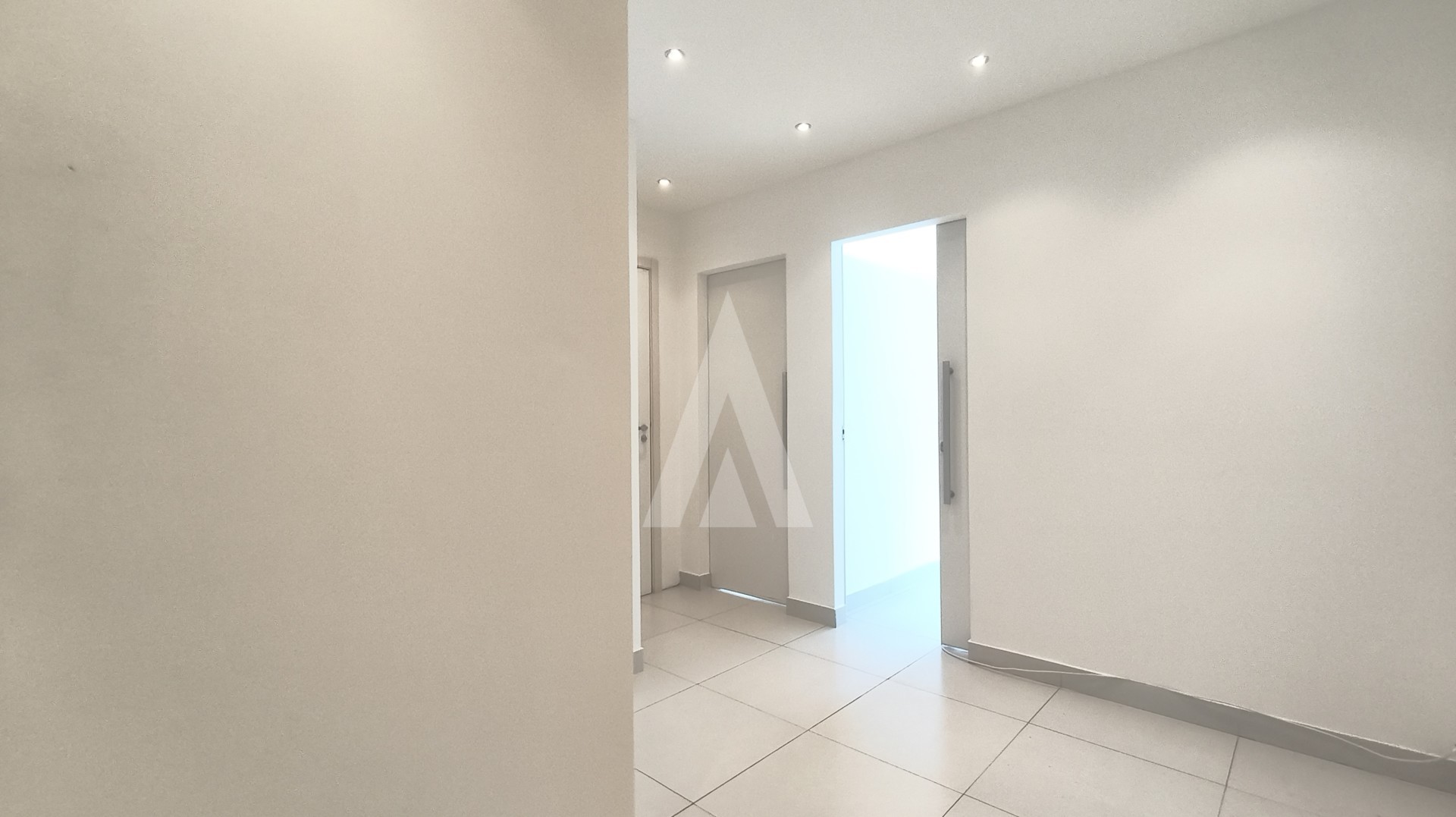 Apartamento comerical com 2 salas, no bairro centro. — foto 2