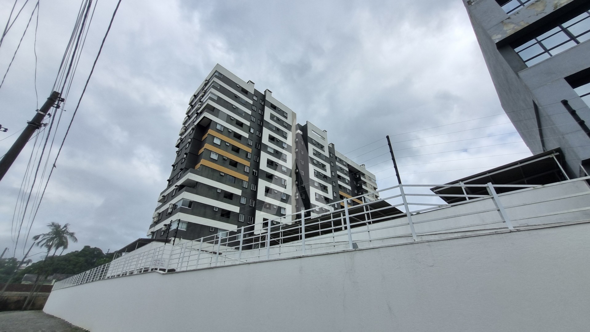 Apartamento mobiliado com 02 quartos no bairro Anita Garibaldi. - foto 1