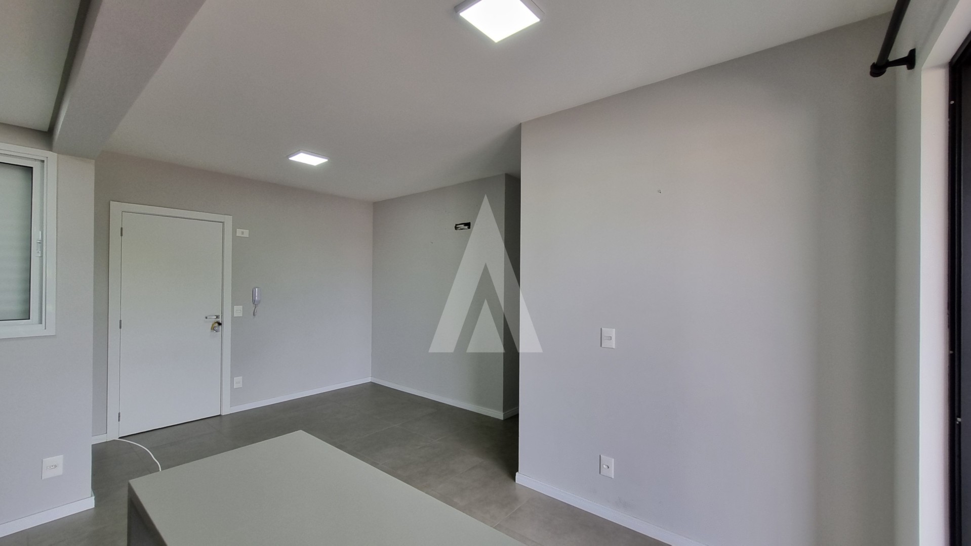 Apartamento com 2 quartos, sendo 1 suíte, sacada com churrasqueira e 1 vaga de garagem no bairro Anita garibaldi. — foto 5