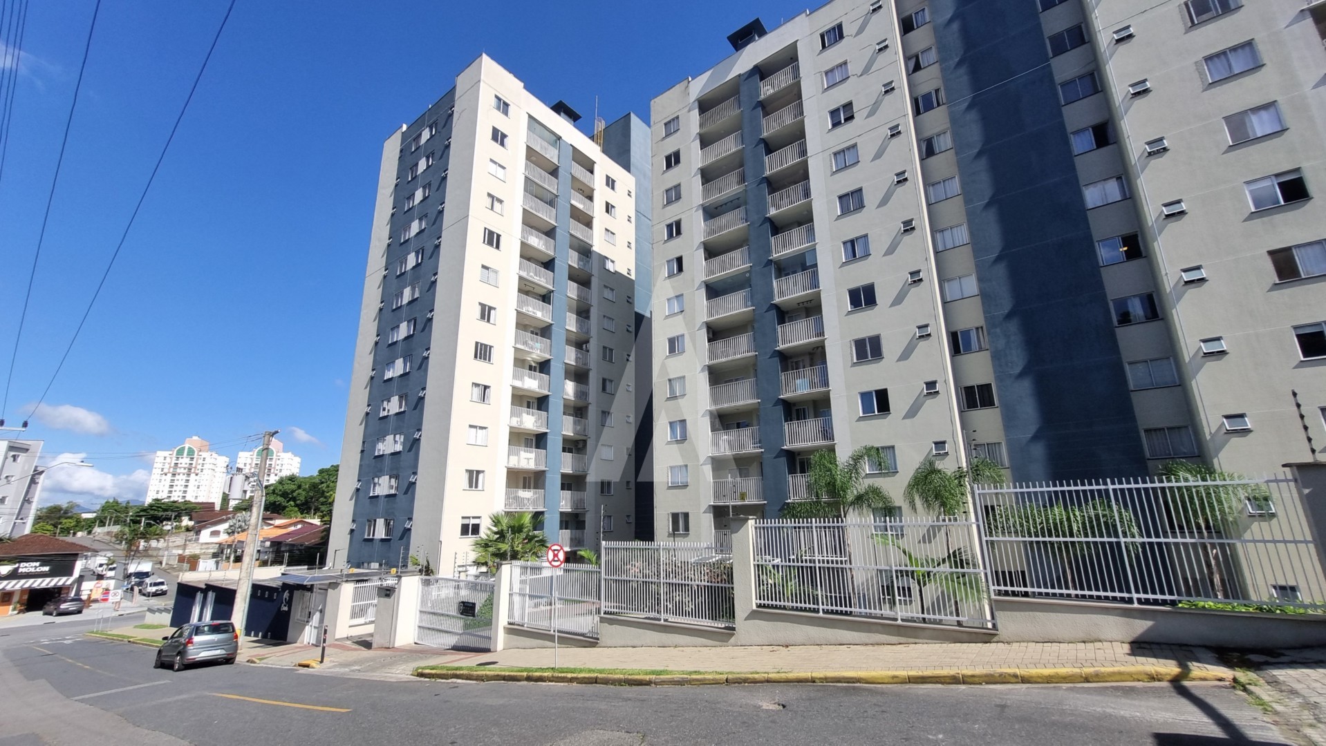 Apartamento no Anita Garibaldi com 2 quartos, cozinha com armários e 1 vaga de garagem. - foto 1
