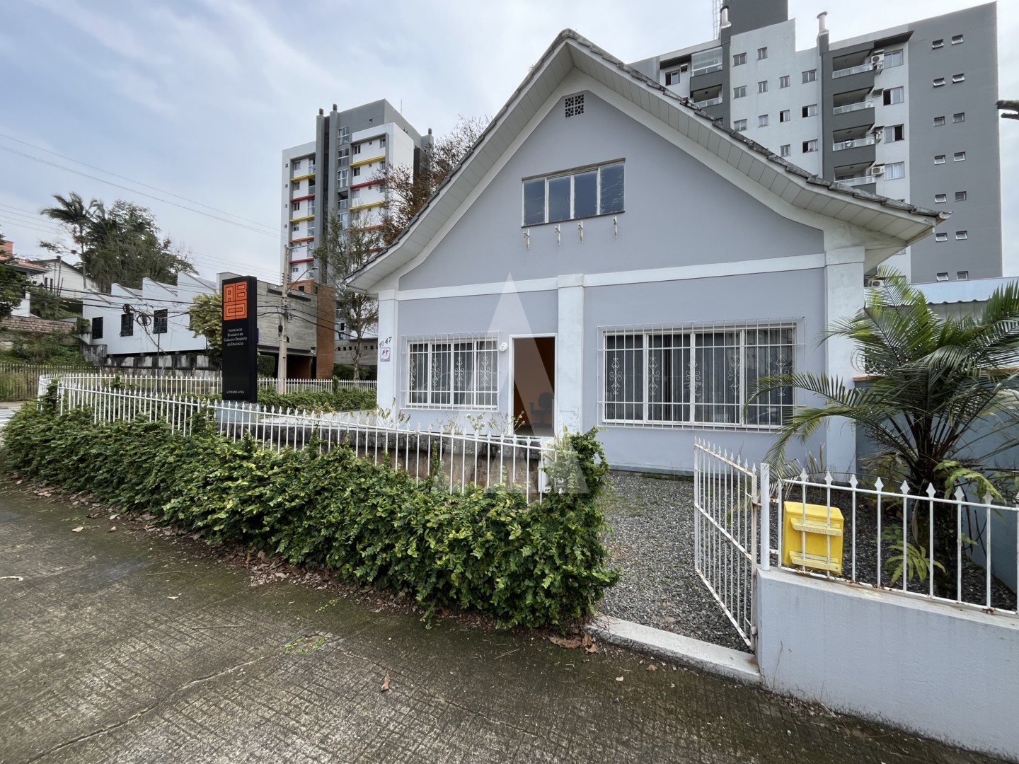 Imóvel comercial, localizado no bairro Anita Garibaldi, Joinville, com 200 m. — foto 2