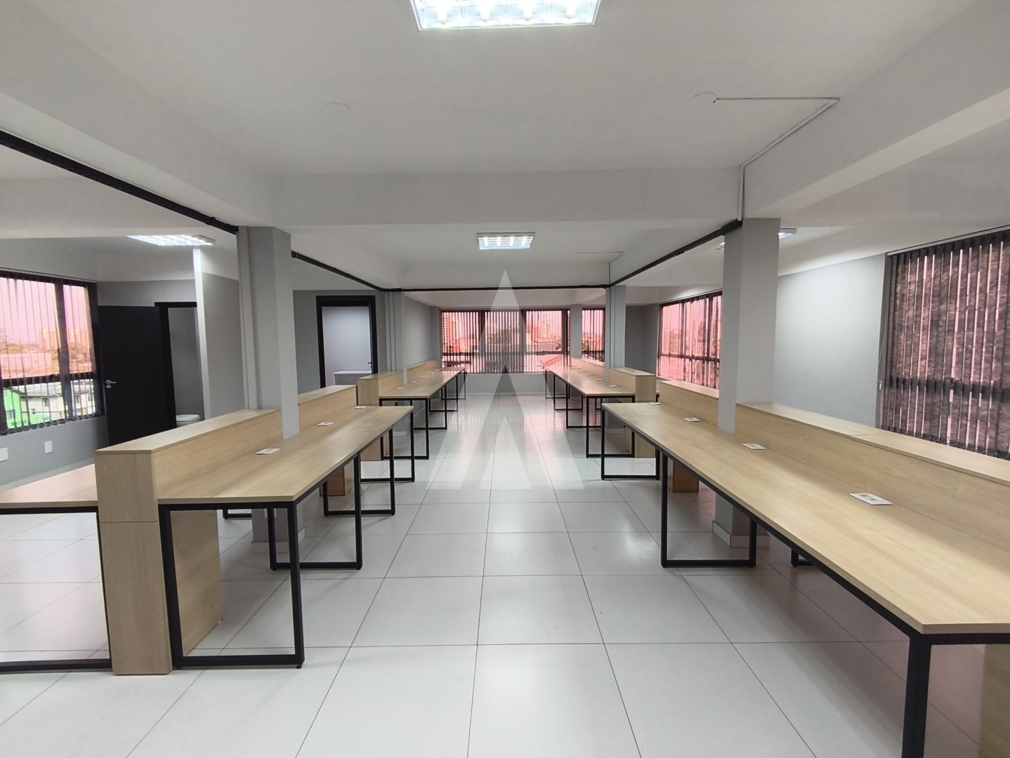 SALA COMERCIAL COM ESPAÇO AMPLO NO CENTRO DE JOINVILLE — foto 2