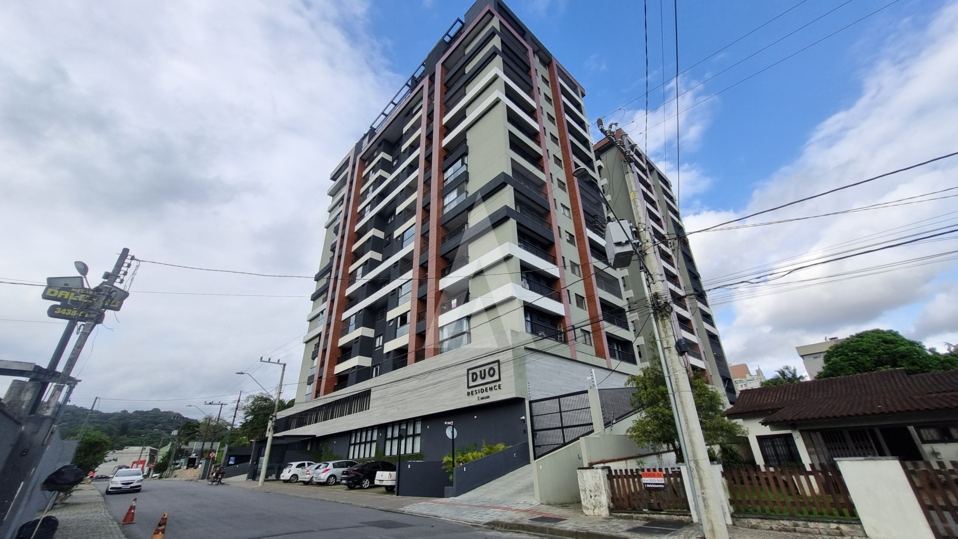 Apartamento com 2 quartos, sendo 1 suíte, cozinha com armários e elevadores no bairro Anita Garibaldi. - foto 1