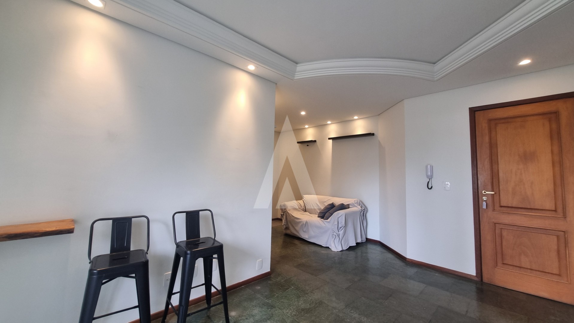 Apartamento com 2 quartos, sacada com churrasqueira, prédio com elevador e 1 vaga de garagem no Bairro América — foto 3