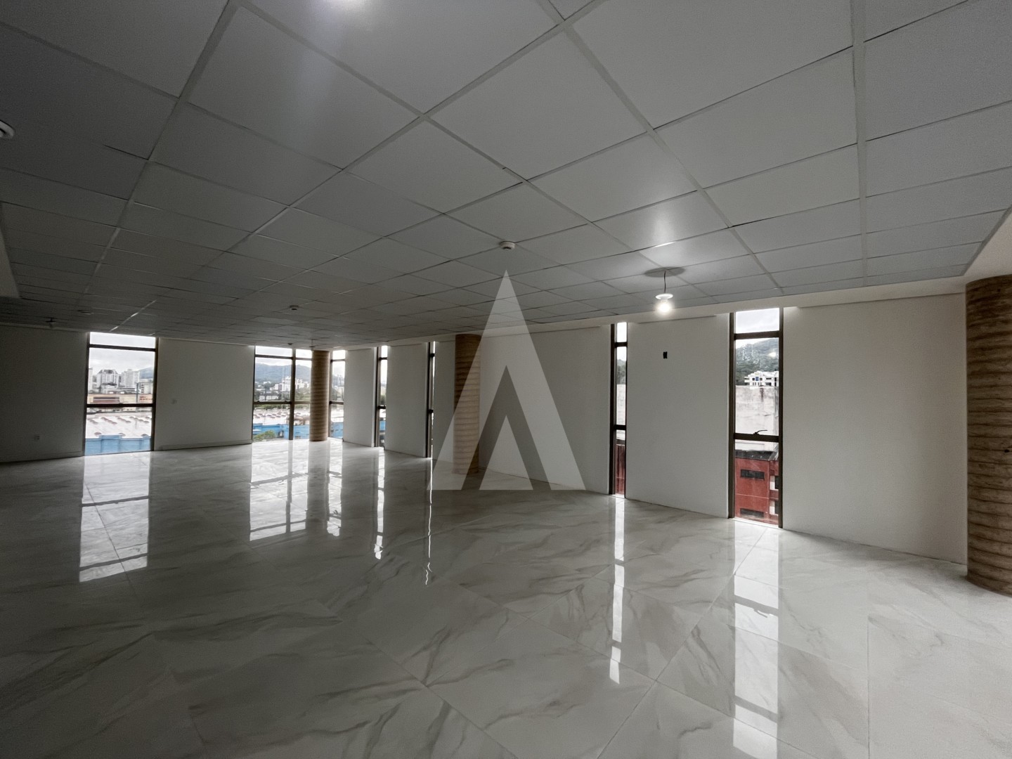 Imóvel comercial, sala ampla, localizado no bairro América em Joinville, com área de 231,94 m. — foto 5