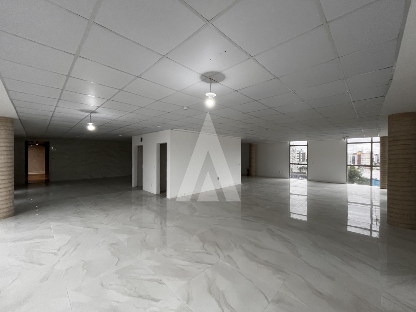 Imóvel comercial, sala ampla, localizado no bairro América em Joinville, com área de 231,94 m. — foto 6