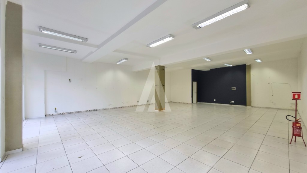 Loja composta por 1 sala e 1 lavabo, localizada no Centro de Joinville, com 111,53m, ótima visibilidade, situado em via de gra — foto 2