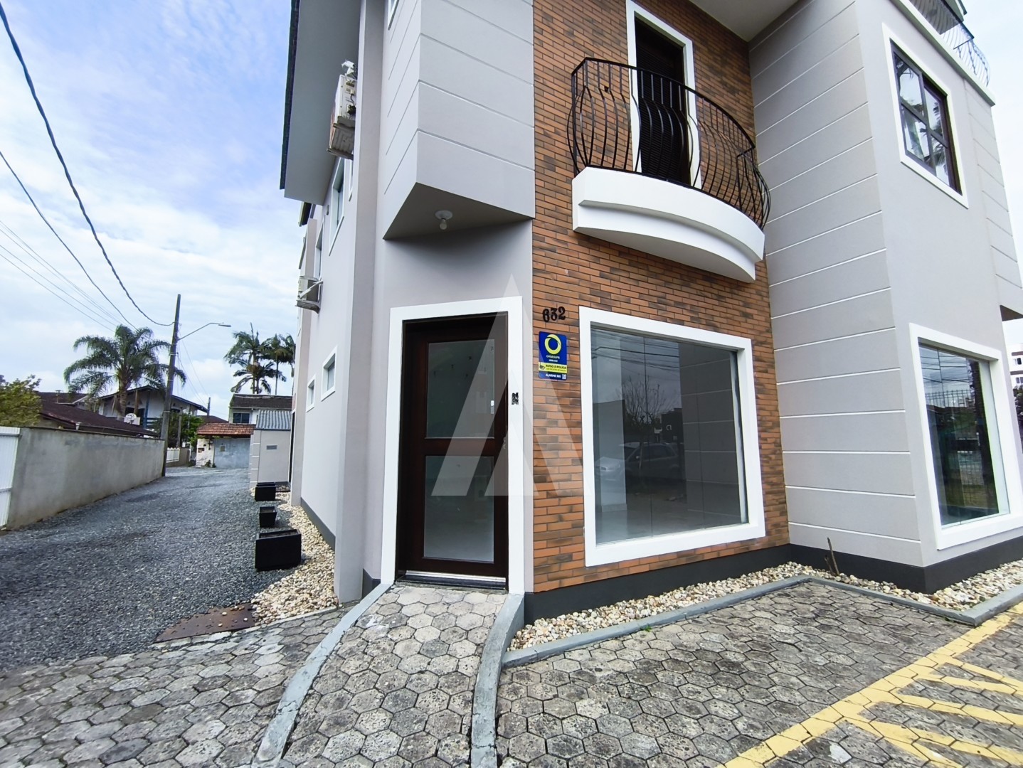 SALA COMERCIAL COM 60M NO BUCAREIN NA INÁCIO BASTOS, ESTACIONAMENTO FRONTAL E 01 VAGA EXCLUSIVA NO FUNDO — foto 2