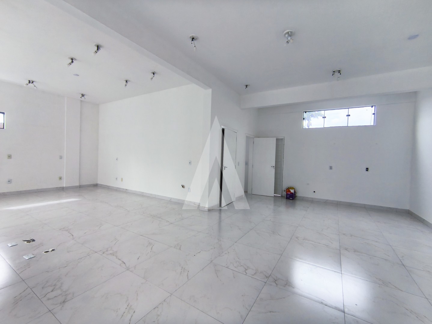 SALA COMERCIAL COM 60M NO BUCAREIN NA INÁCIO BASTOS, ESTACIONAMENTO FRONTAL E 01 VAGA EXCLUSIVA NO FUNDO — foto 6