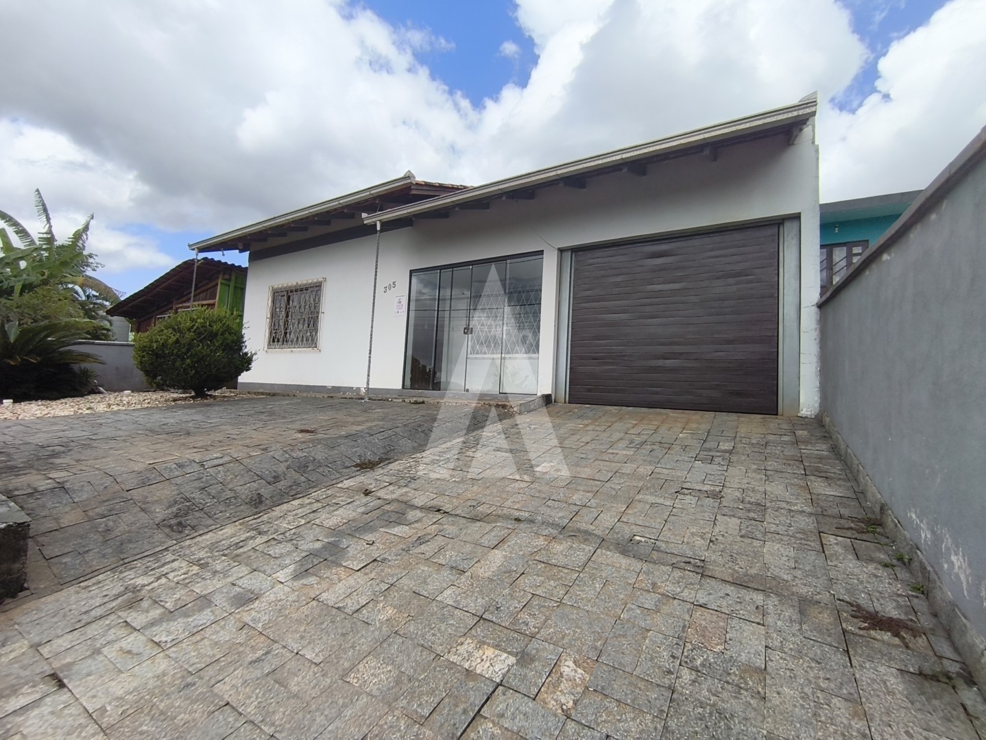 CASA NO ITAUM COM 170 M, QUINTAL AMPLO, CHURRASQUEIRA, SISTEMA DE ENERGIA SOLAR E COM 03 QUARTOS SENDO 01 SUÍTE COM AR CONDICIO - foto 1