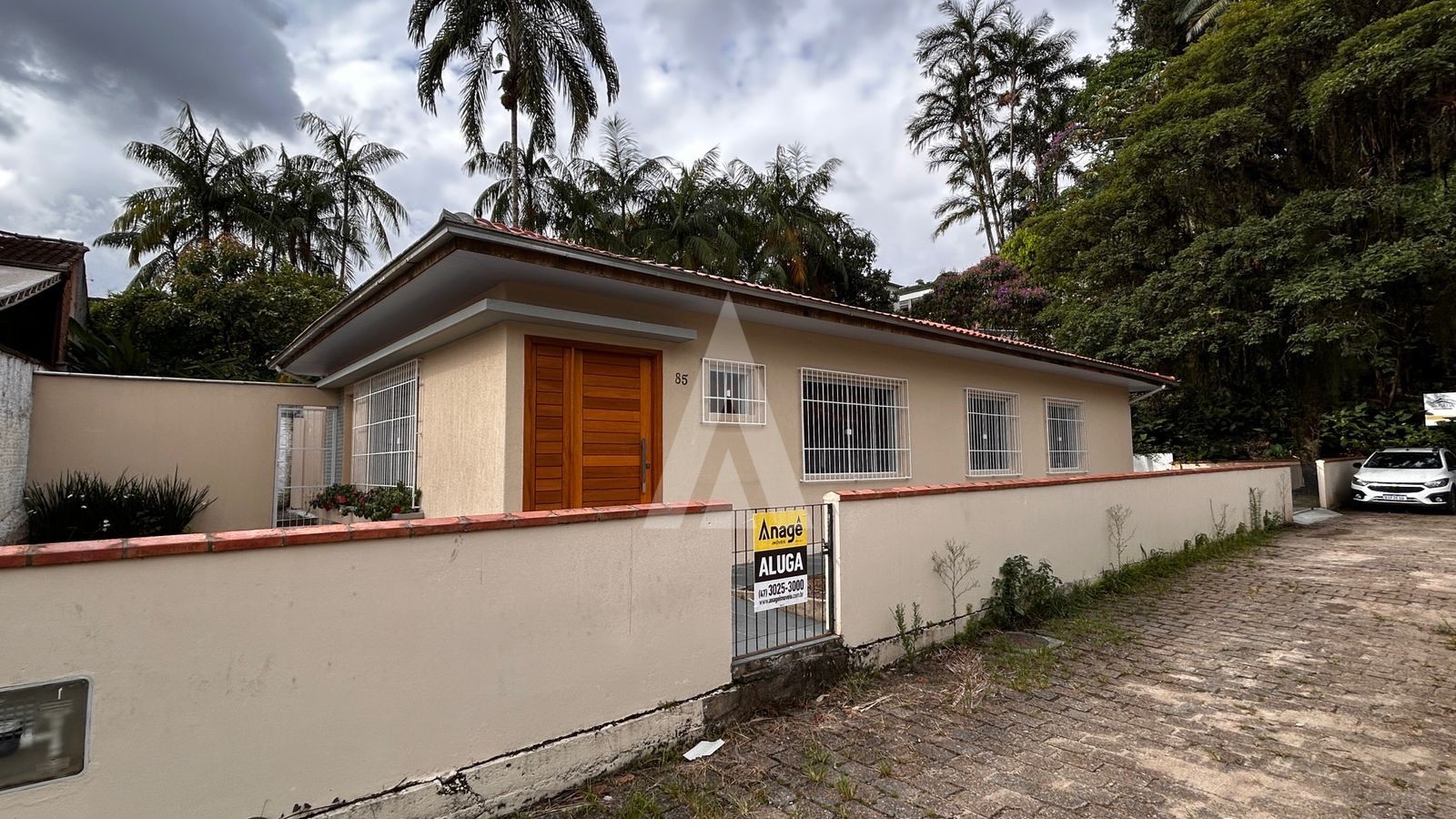 CASA RESIDENCIAL COM 3 QUARTOS SENDO 2 SUÍTES, AMPLO TERRENO, NO BAIRRO BOA VISTA. - foto 1