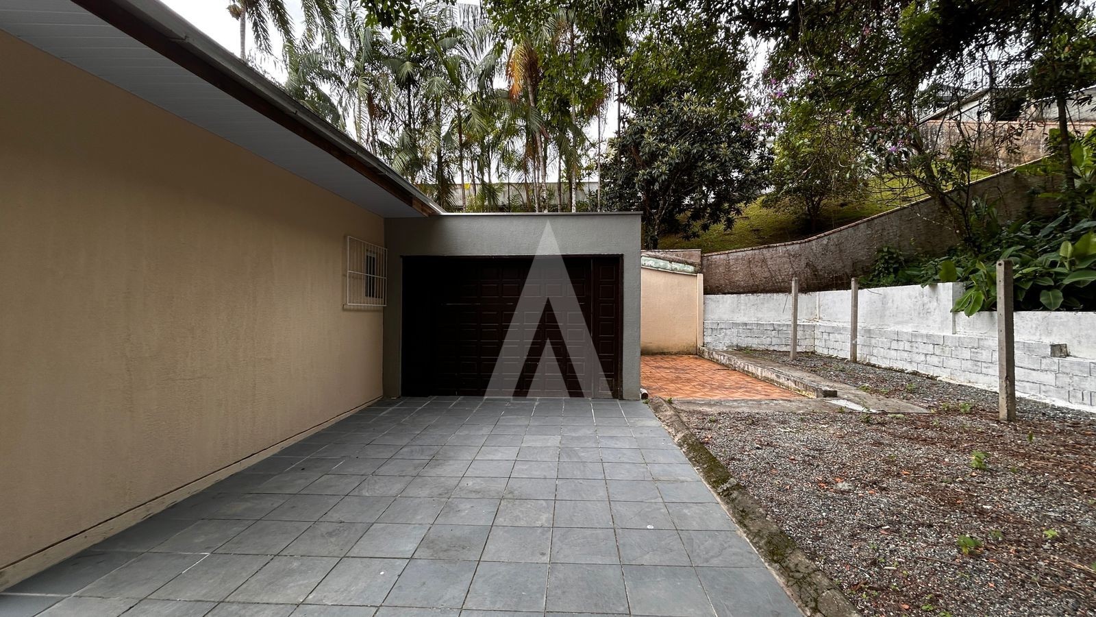 CASA RESIDENCIAL COM 3 QUARTOS SENDO 2 SUÍTES, AMPLO TERRENO, NO BAIRRO BOA VISTA. — foto 5