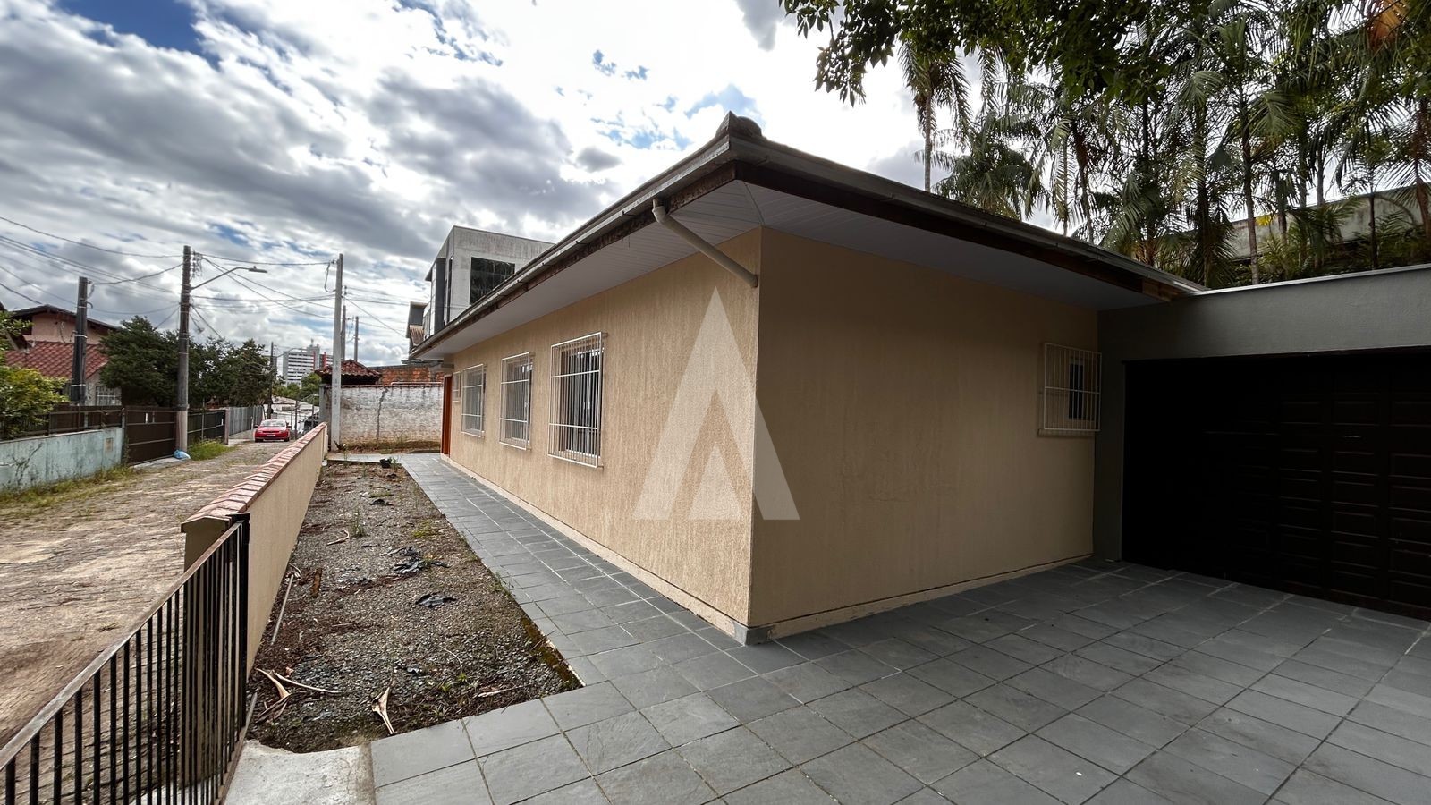 CASA RESIDENCIAL COM 3 QUARTOS SENDO 2 SUÍTES, AMPLO TERRENO, NO BAIRRO BOA VISTA. — foto 7