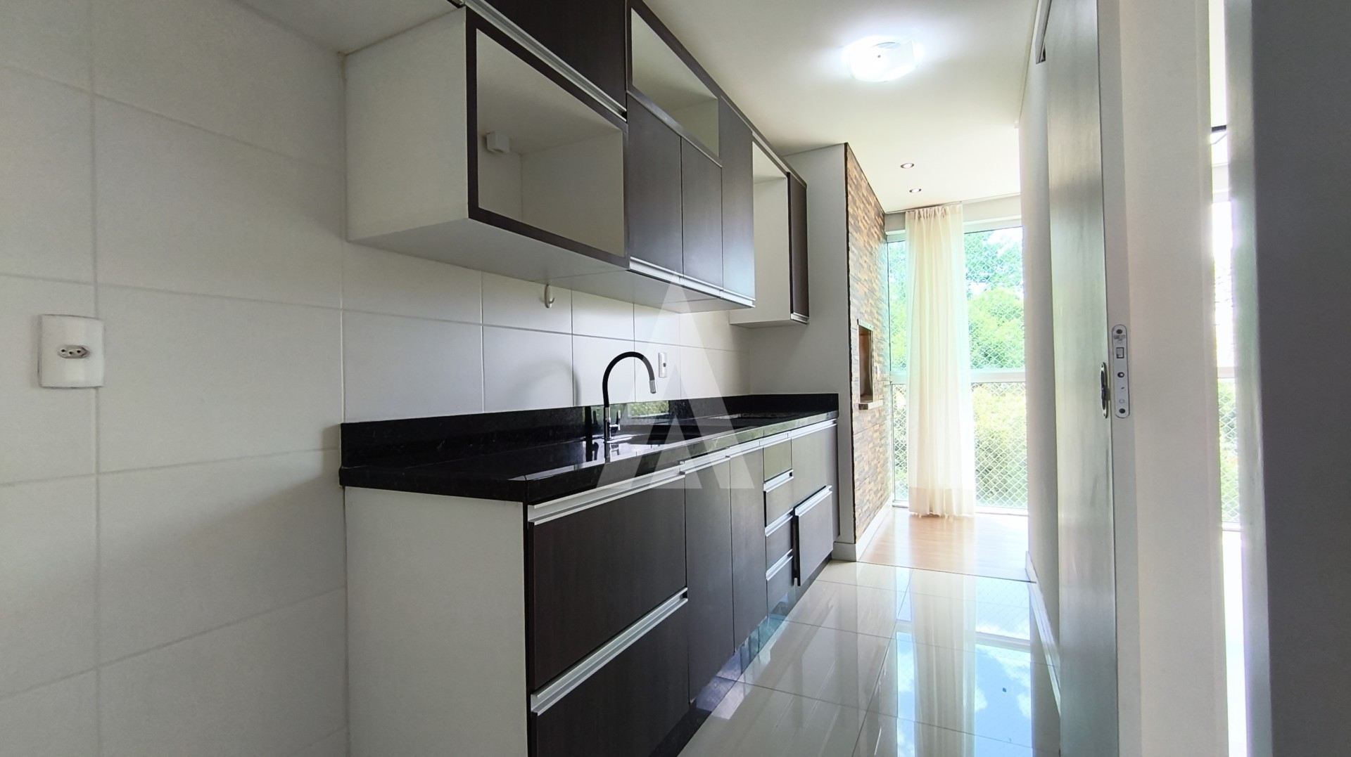 Apartamento no bairro Atiradores com 3 quartos, cozinha com armários, sacada, churrasqueira interna e vaga de garagem dupla. — foto 7