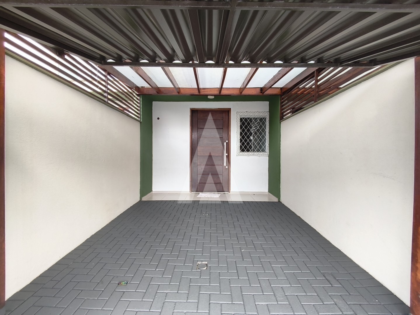 Geminado com 02 quartos, cozinha com armários e garagem coberta localizado no bairro Boa Vista. — foto 2