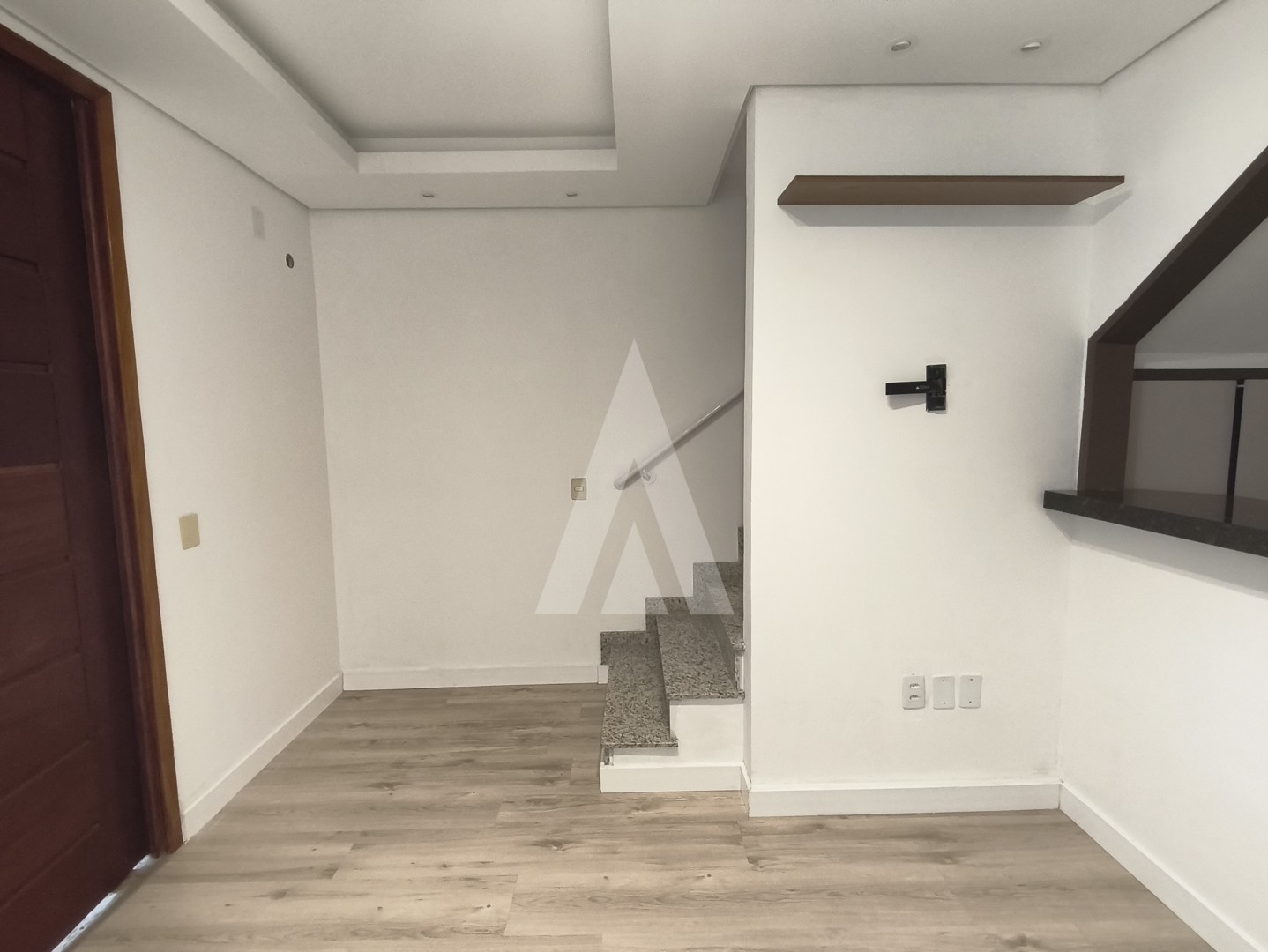 Geminado com 02 quartos, cozinha com armários e garagem coberta localizado no bairro Boa Vista. — foto 4