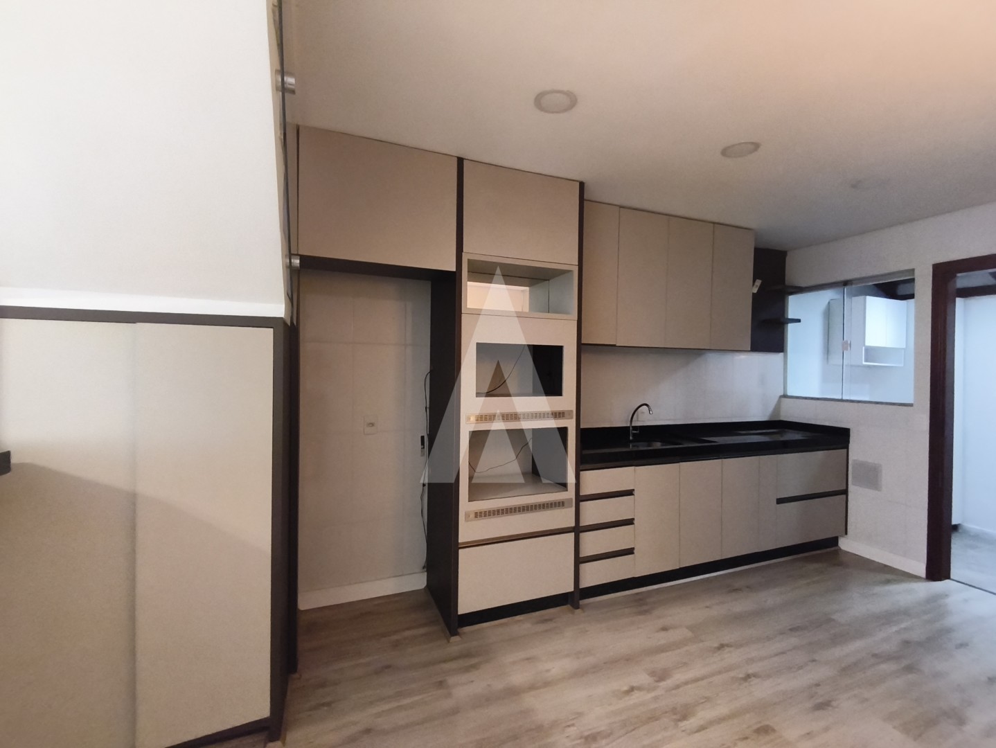 Geminado com 02 quartos, cozinha com armários e garagem coberta localizado no bairro Boa Vista. — foto 5