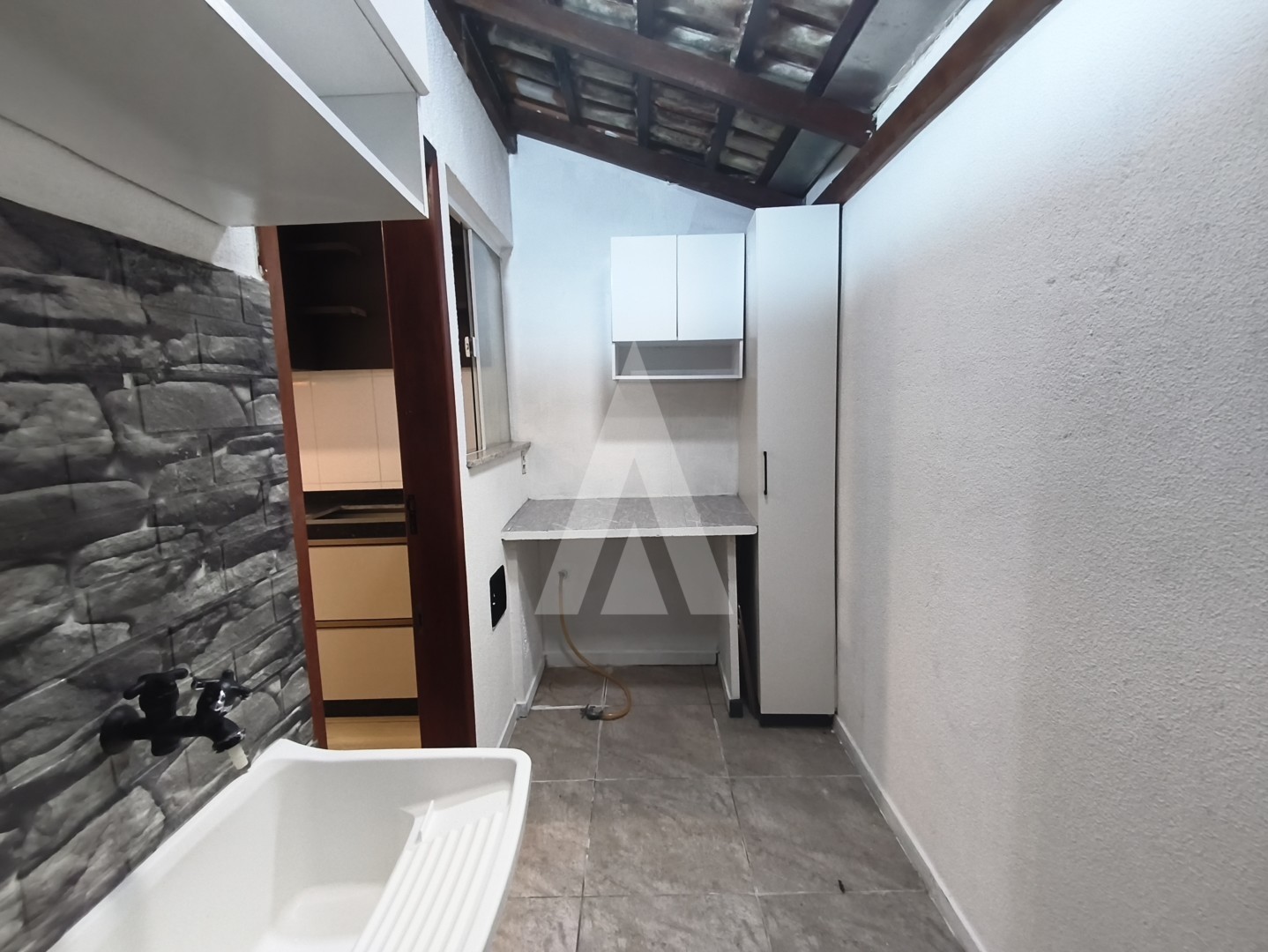 Geminado com 02 quartos, cozinha com armários e garagem coberta localizado no bairro Boa Vista. — foto 7