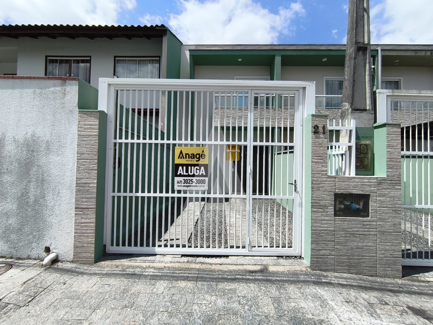 GEMINADO COM 81 M COMPLETO DE ARMÁRIOS PLANEJADOS NO FLORESTA EM RUA TRANQUILA COM 02 SUÍTES COM SACADA - foto 1